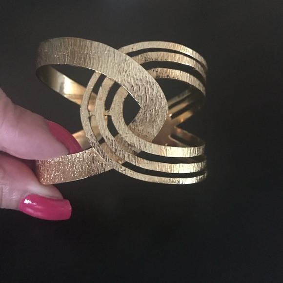 Cuff - Picture 6 of 9